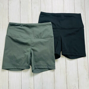 YOGALICIOUS‎ LUX Bundle Of 2 Shorts Black And Gray Size Small